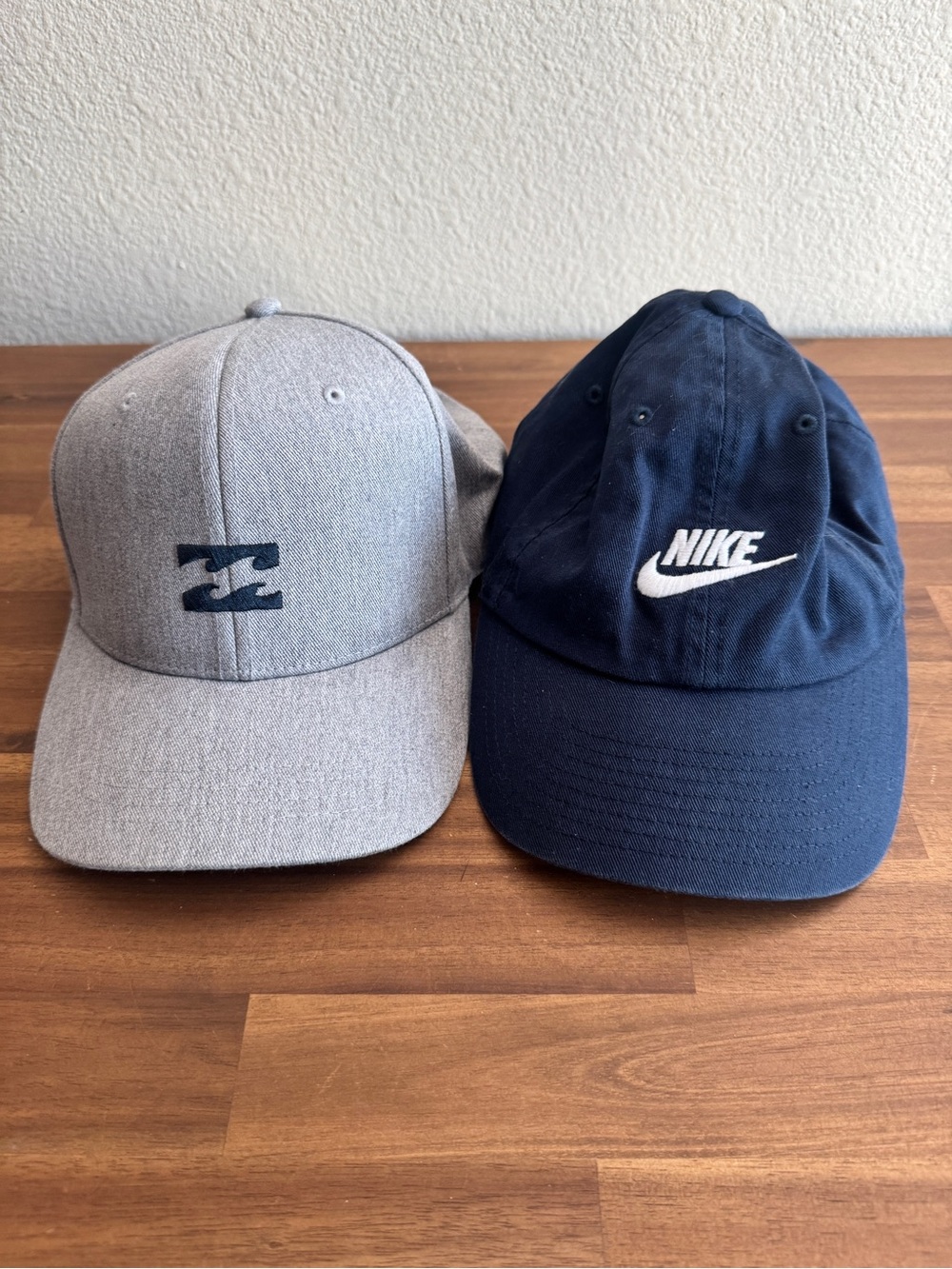 Nike Navy Curved-Brim Men's Baseball Cap and Gray Billabong Bundle